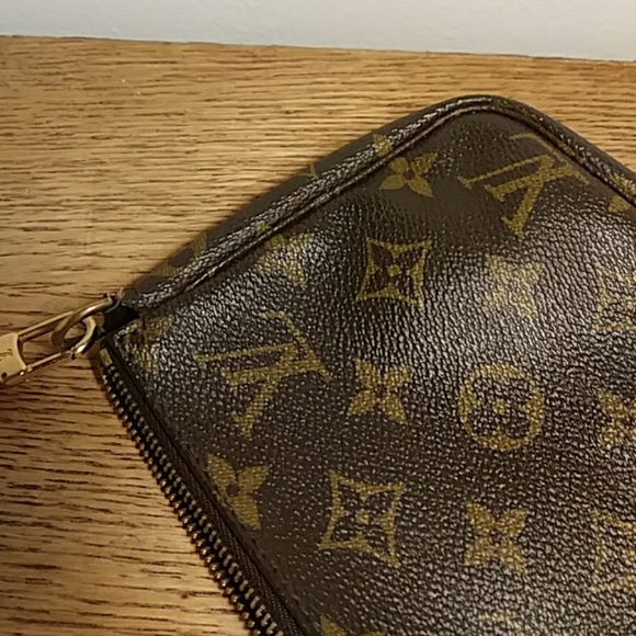 LOUIS VUITTON - Picture 5 of 7